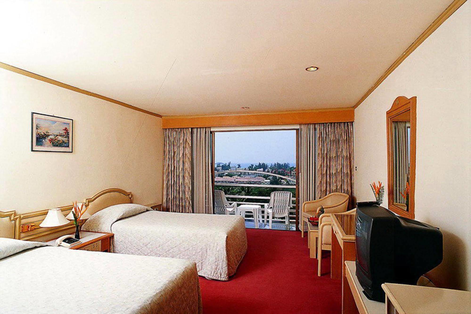 Royal Crown Hotel & Palm Spa Resort Patong Exterior foto