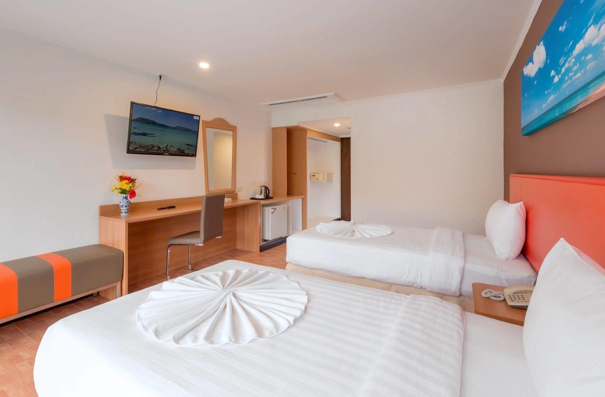 Royal Crown Hotel & Palm Spa Resort Patong Exterior foto
